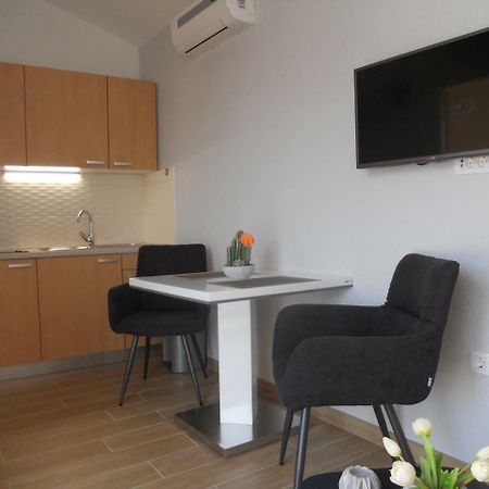 Apartments Mihalic I Baska  Ngoại thất bức ảnh