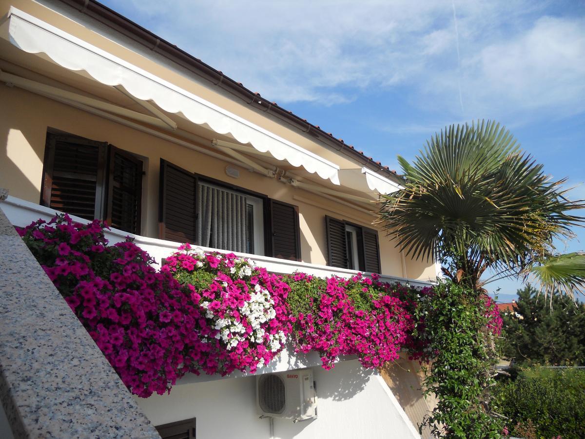 Apartments Mihalic I Baska  Ngoại thất bức ảnh