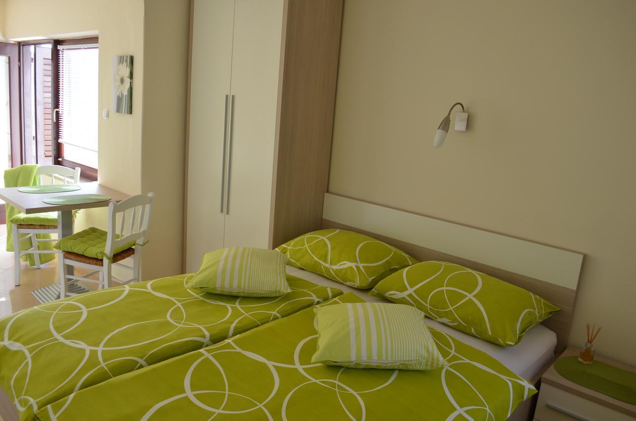 Apartments Mihalic I Baska  Ngoại thất bức ảnh