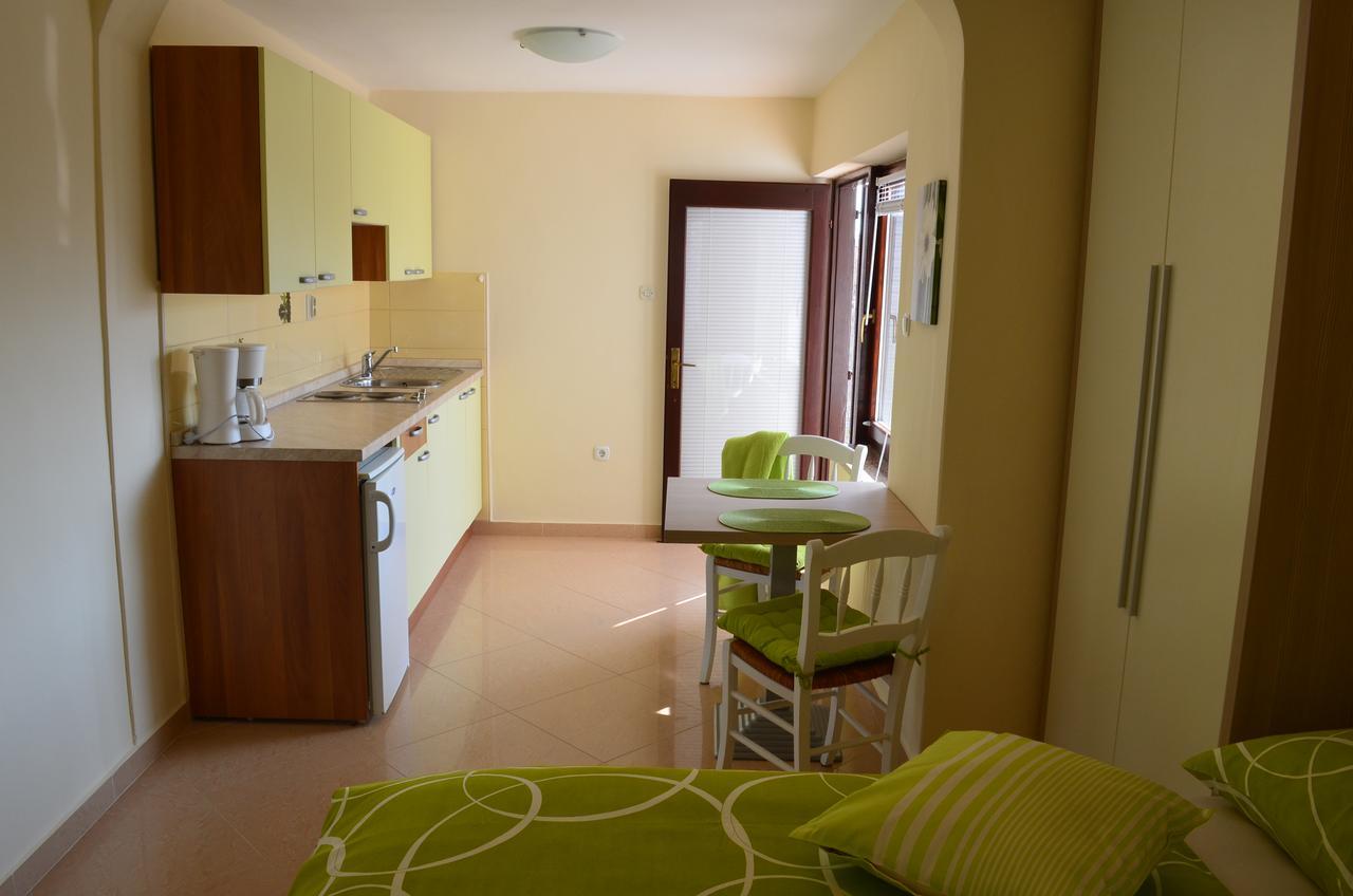Apartments Mihalic I Baska  Ngoại thất bức ảnh