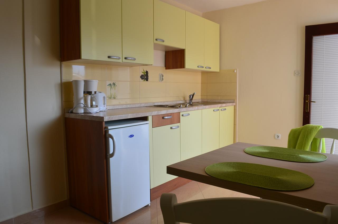 Apartments Mihalic I Baska  Ngoại thất bức ảnh