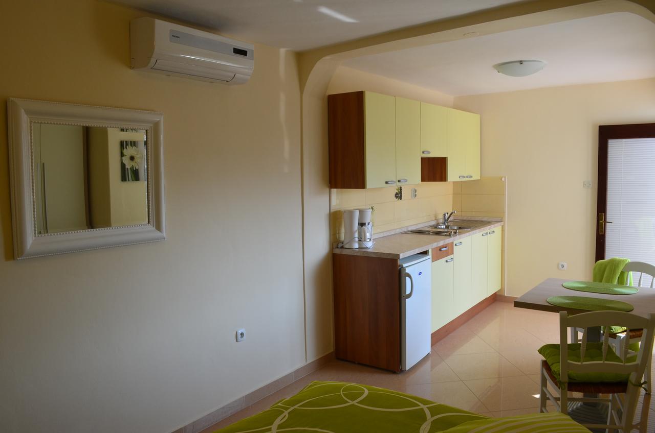 Apartments Mihalic I Baska  Ngoại thất bức ảnh