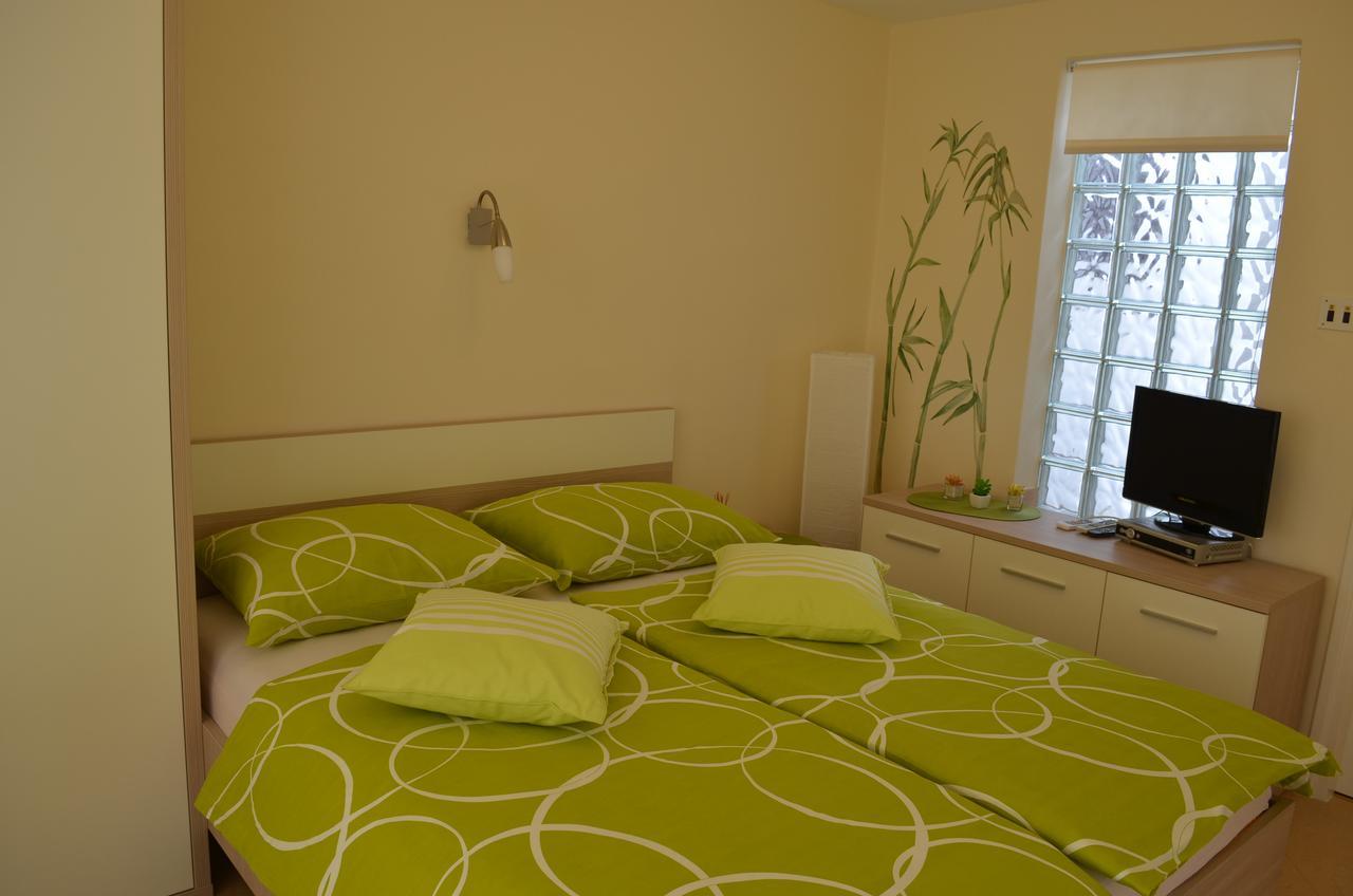Apartments Mihalic I Baska  Ngoại thất bức ảnh