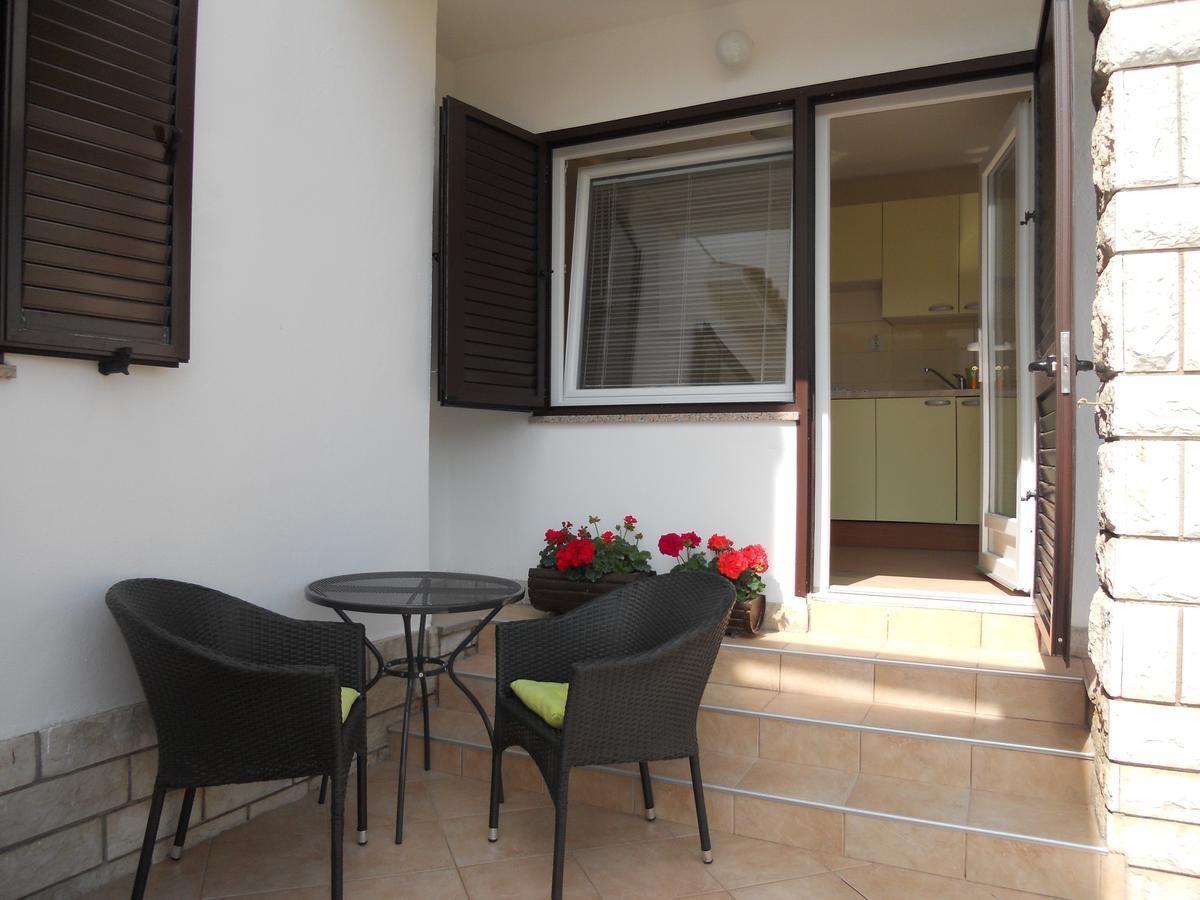 Apartments Mihalic I Baska  Ngoại thất bức ảnh