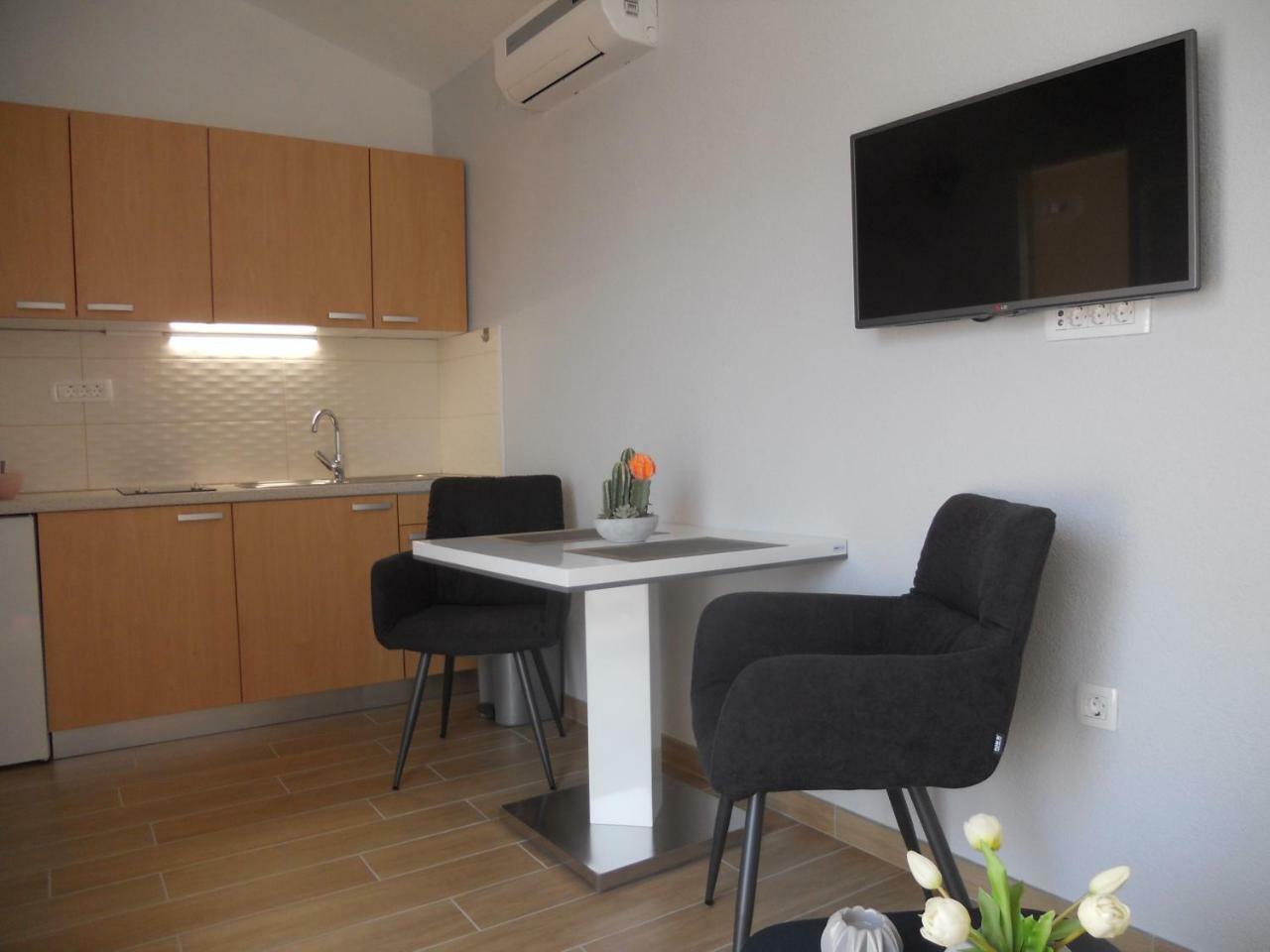 Apartments Mihalic I Baska  Ngoại thất bức ảnh