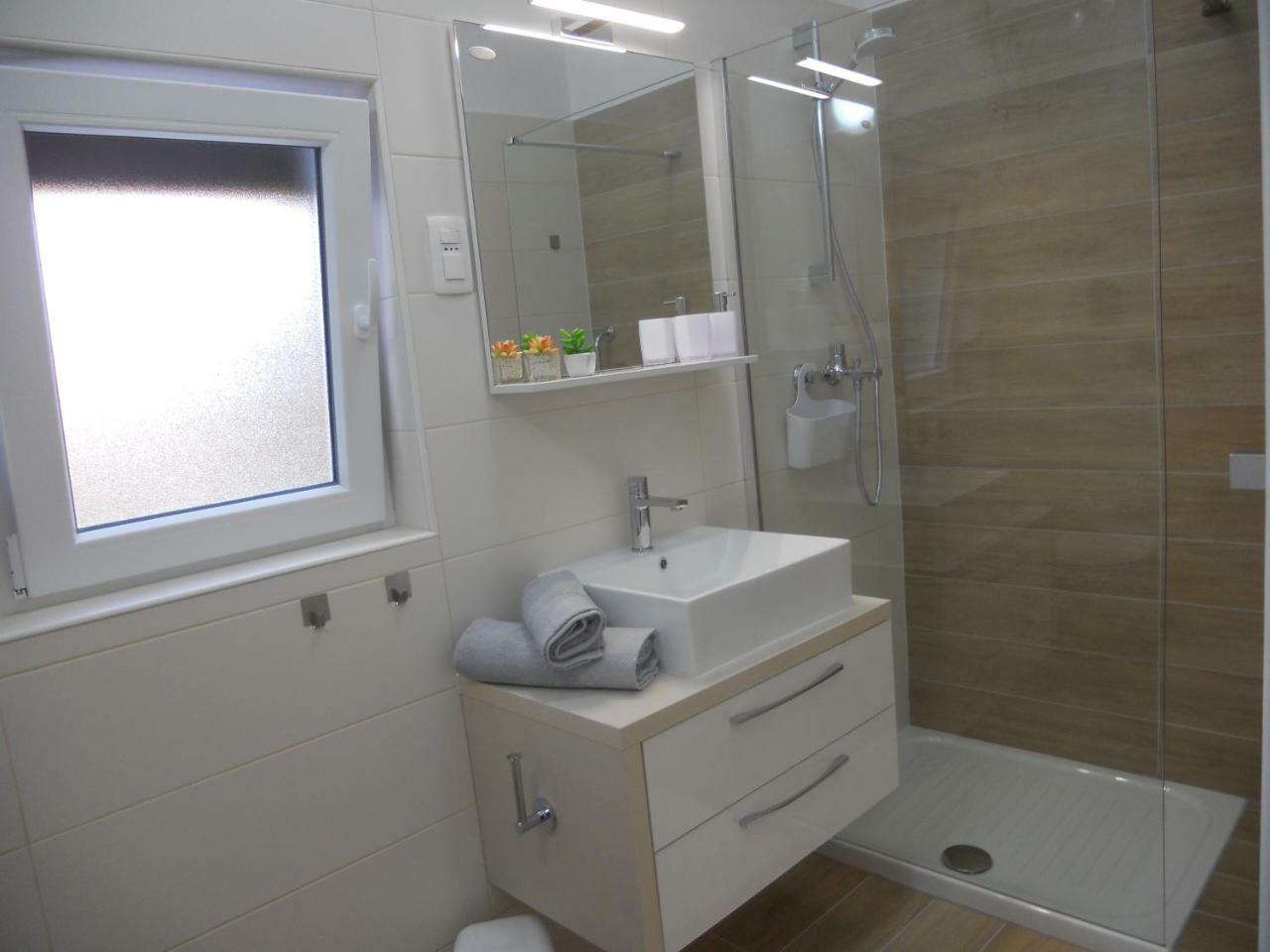 Apartments Mihalic I Baska  Ngoại thất bức ảnh