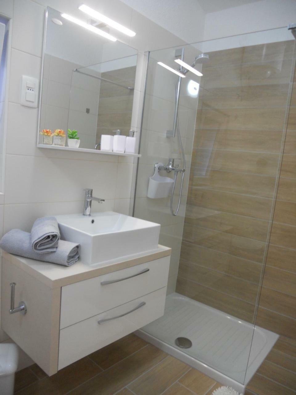 Apartments Mihalic I Baska  Ngoại thất bức ảnh